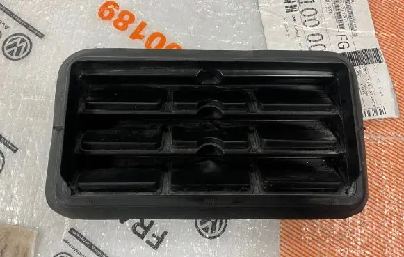 Chrysler Pacifica Quarter panel pressure vent 68170766AB