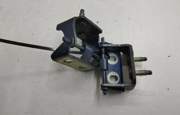 Ford Focus Tailgate/trunk/boot hinge
