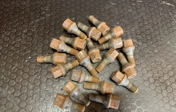 Opel Astra H Nuts/bolts 