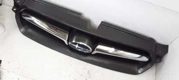Subaru Legacy Front bumper upper radiator grill