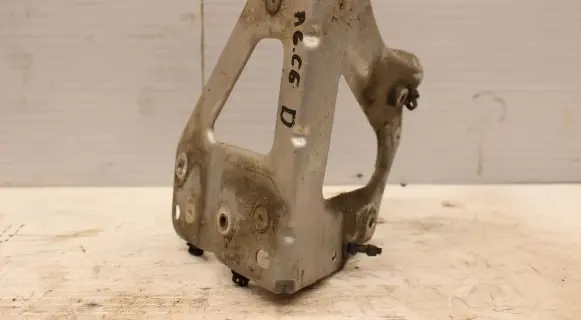 Audi A6 S6 C6 4F Fender mounting bracket 4F0821136A