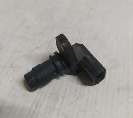 Volvo V70 Camshaft position sensor 8627354