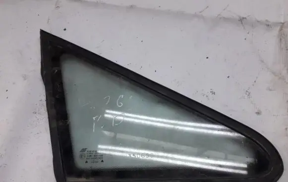 Seat Alhambra (Mk1) Front triangle window/glass 
