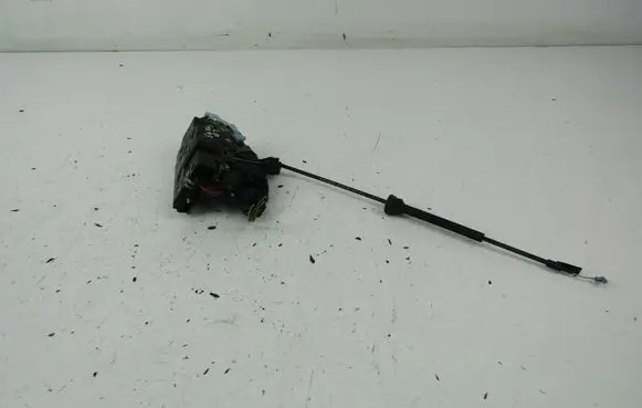 Skoda Octavia Mk2 (1Z) Front door lock 