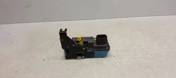 Volvo S60 Front door lock 8650546