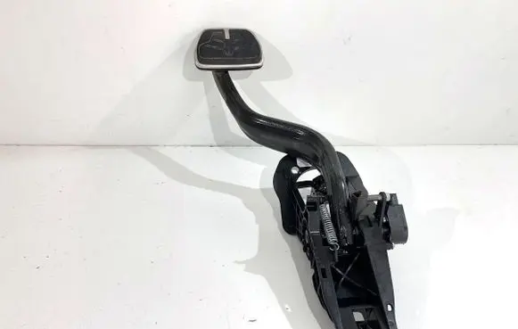 BMW 5 G30 G31 G38 Pedal assembly 6874285