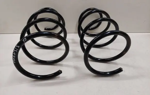 Toyota Avensis T250 Front coil spring