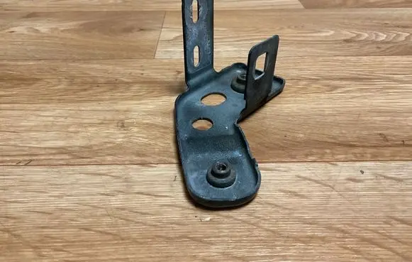 Renault Megane III Fender mounting bracket 6418003D 02913