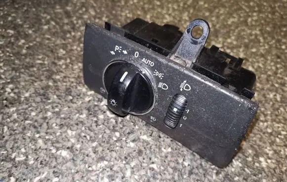 Mercedes-Benz E W211 Light switch 2115450904