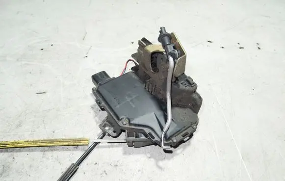 Audi A6 S6 C5 4B Rear door lock 4B0839016B