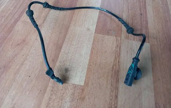 Renault Clio III ABS brake wheel speed sensor 479101292R