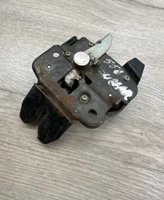 Subaru Legacy Tailgate/trunk/boot lock/catch/latch