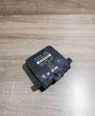 Mercedes-Benz E W210 Door control unit/module 2108207626