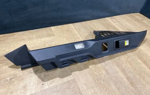 Jaguar F-Pace (D)pillar trim (top) HK8331013AC