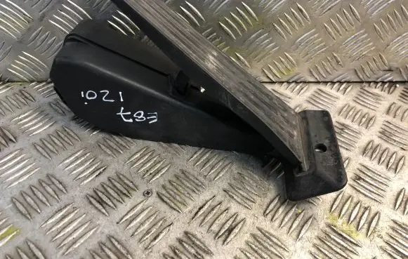 BMW 1 E81 E87 Accelerator throttle pedal 6786589