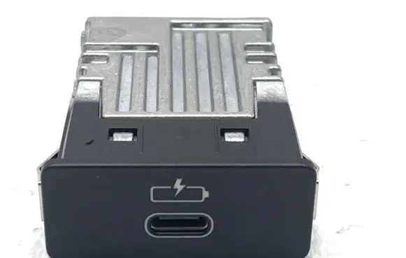 BMW 5 G30 G31 G38 USB socket connector 8711940
