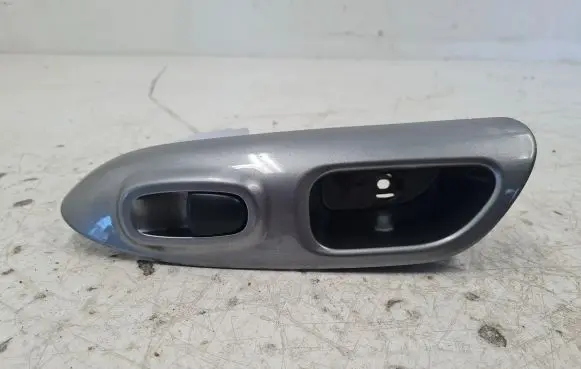 Nissan Juke I F15 Electric window control switch