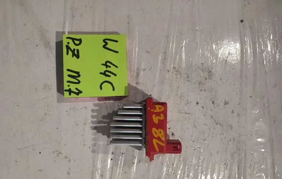 Audi A3 S3 8L Heater blower motor/fan resistor 1J0907521 5DS00646701