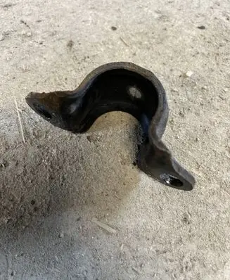 Land Rover Discovery 3 - LR3 Sway bar bush bracket, front 