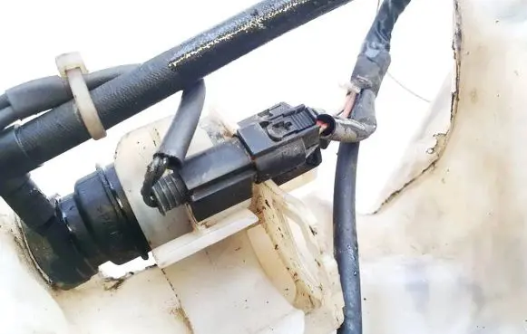 Mercedes-Benz CLS C219 Windscreen/windshield washer pump