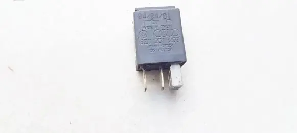 Volkswagen PASSAT B5.5 Other relay 8z0951253
