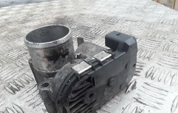 Renault Laguna II Throttle valve 8200330810 8200330812