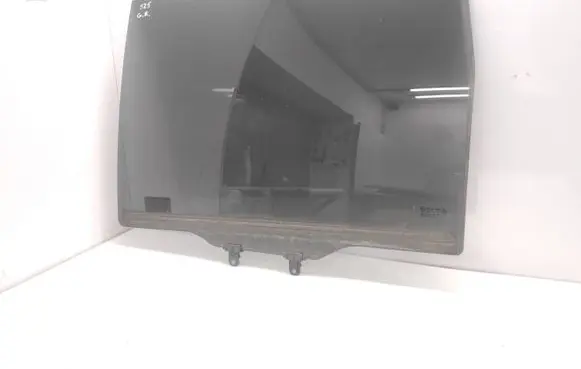 KIA Carnival Sliding door window/glass DOT748 AS3 M355