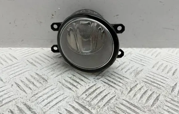 Toyota Avensis T250 Front fog light 812100D040 812100D042