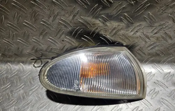 Mitsubishi Colt Front indicator light 21037776