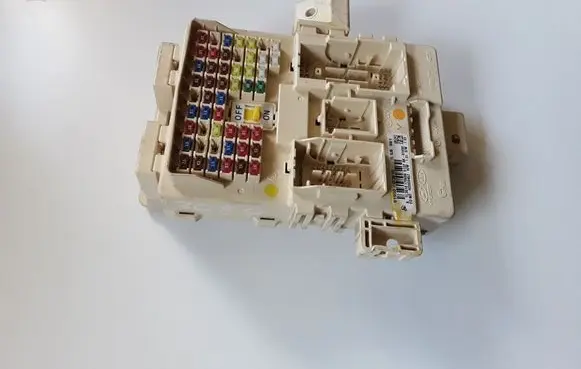 Hyundai Tucson TL Fuse module 91950D3610