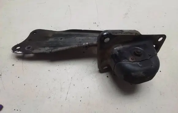Volkswagen Touran I Rear suspension control arm 1T0505226D