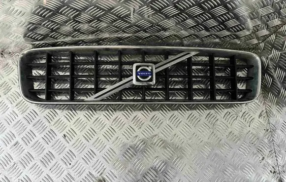 Volvo XC90 Front bumper upper radiator grill 8620641