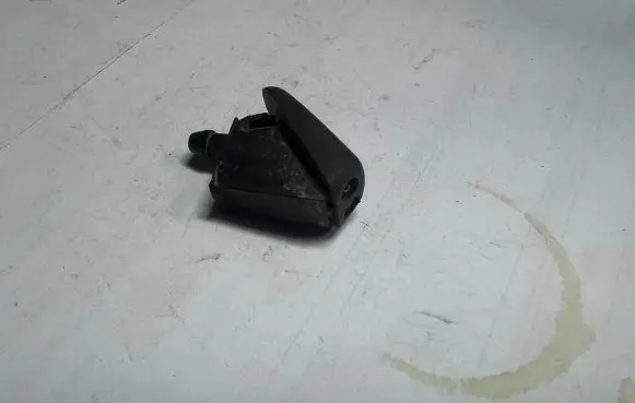 Ford Focus Windshield washer spray nozzle XS4117666A
