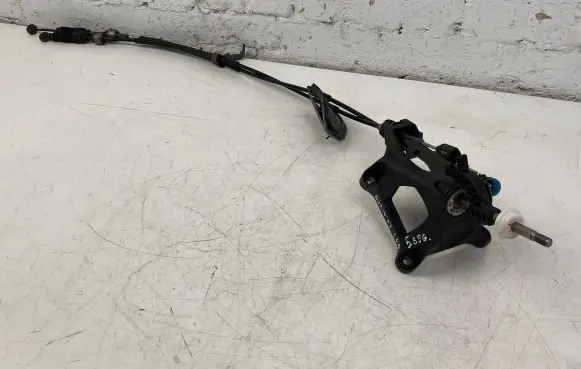 Toyota Auris 150 Gear shifter/selector 112102102 112102127