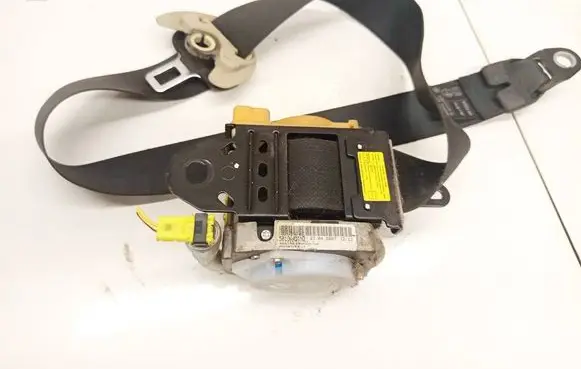 Toyota Avensis T250 Front seatbelt 306102799FKAAB