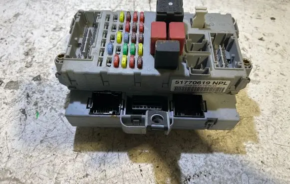 Fiat Doblo Fuse module 51770619 20080417