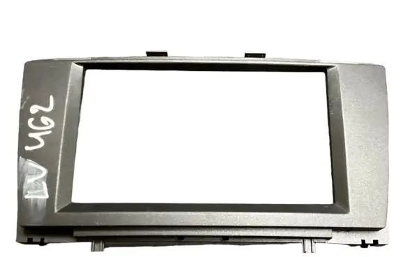 Radio/GPS head unit trim