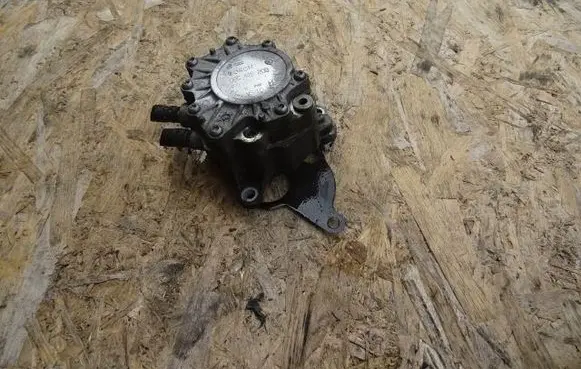 Volkswagen Touran I Vacuum pump 03G145209