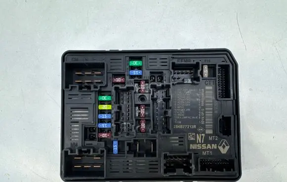 Renault Arkana Fuse module 284B77213R