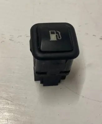 Volkswagen Golf IV Fuel tank opening switch 03000313 3B0959833A