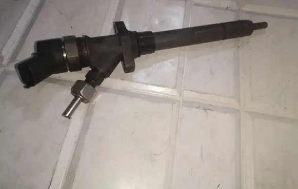 Peugeot 607 Fuel injector 0445110036 9637277980