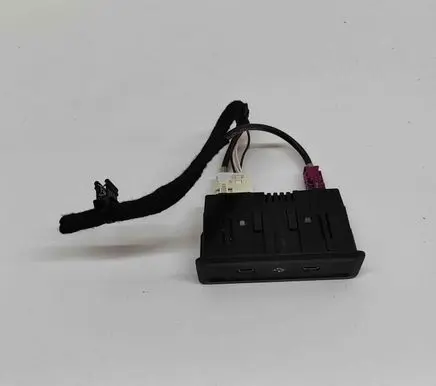 Mercedes-Benz CLA C118 X118 USB socket connector A2478207502