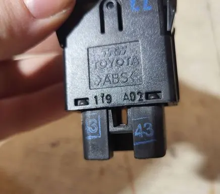 Toyota Corolla E110 Headlight level height control switch 119A02