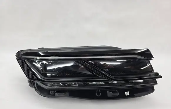Volkswagen Touareg III Headlight/headlamp 761941082A