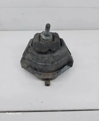 BMW 5 E60 E61 Engine mount bracket 6774620 15934612B