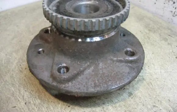 Renault Scenic I Rear wheel hub BUGNINIAI
