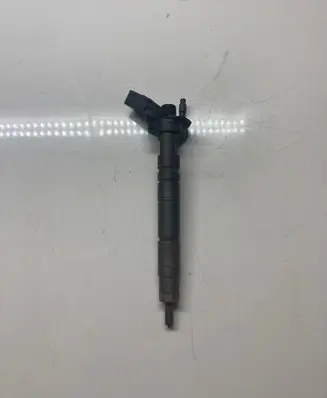 Opel Insignia A Fuel injector 55565209