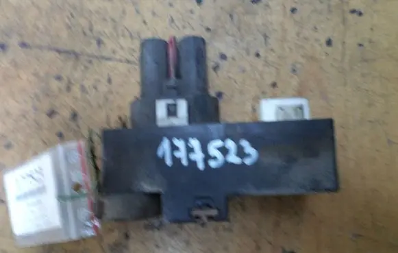 Volkswagen Polo III 6N 6N2 6NF Other relay
