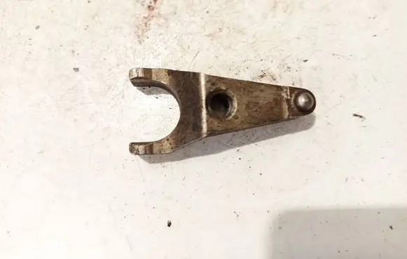 Toyota Avensis T250 Fuel Injector clamp holder 