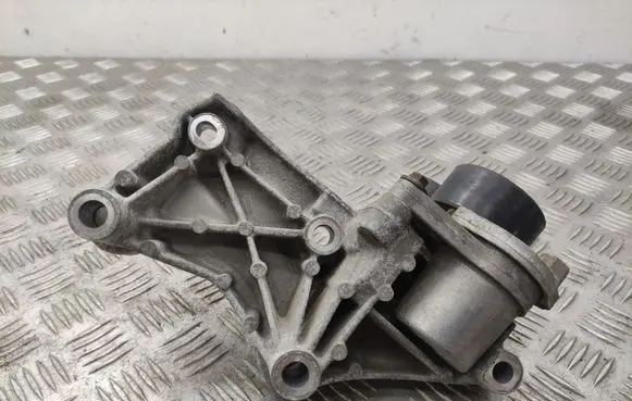 Nissan X-Trail T32 A/C compressor mount bracket 117105124R